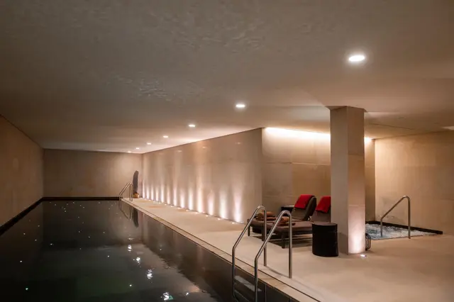 8-Bedroom Chalet with Heated pool, Sleeps 16