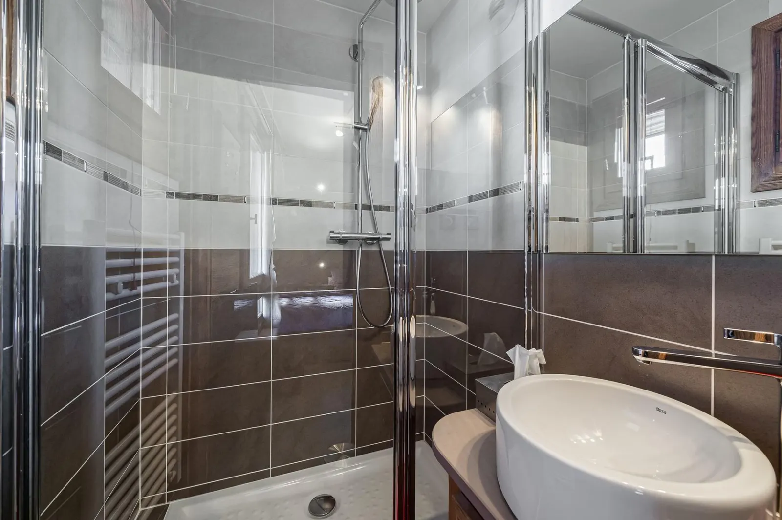 Chalet cu 6 dormitoare și jacuzzi, pentru 14 persoane, fotografia 27