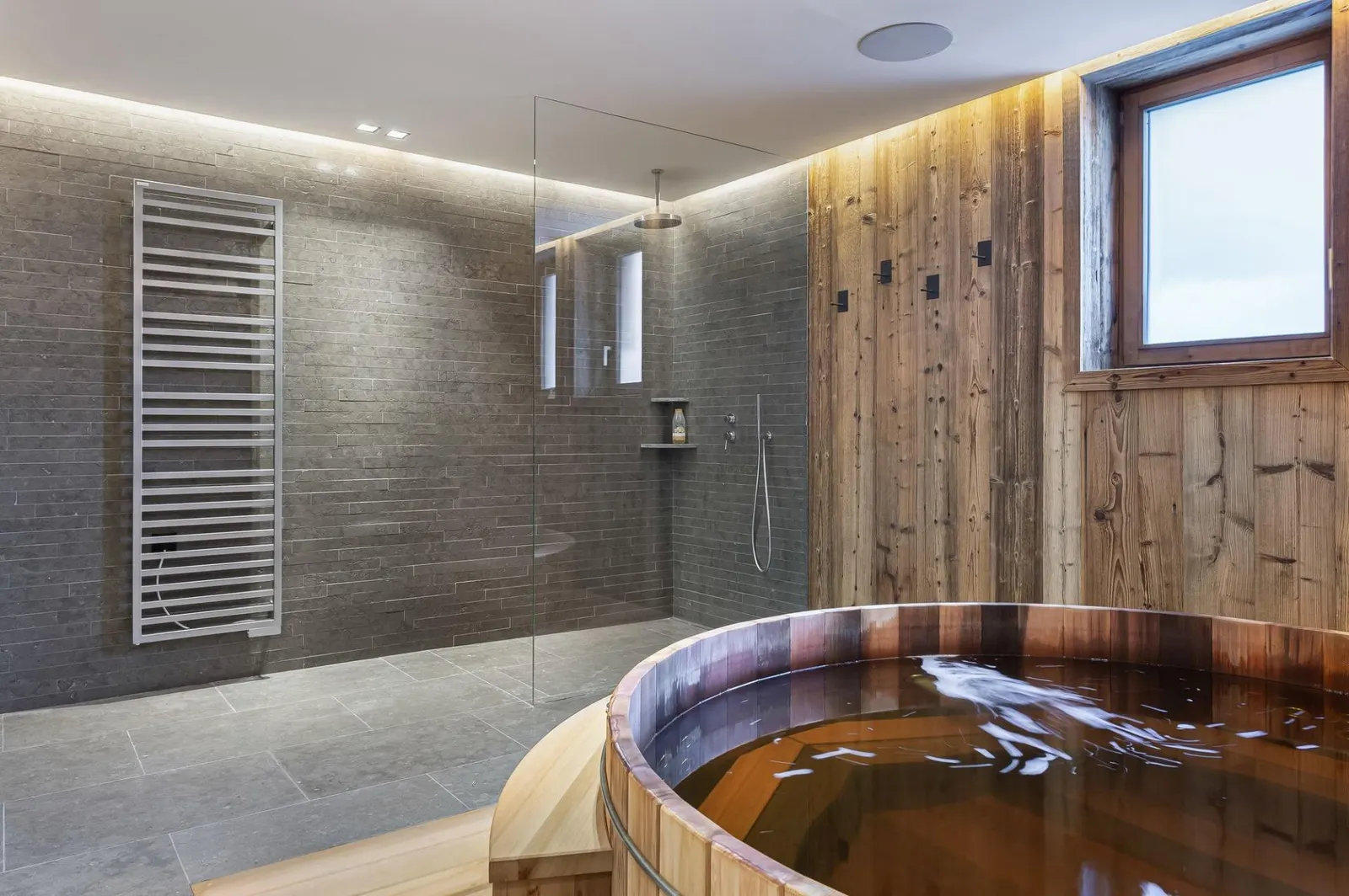 Chalet cu 6 dormitoare și jacuzzi, pentru 14 persoane, fotografia 13