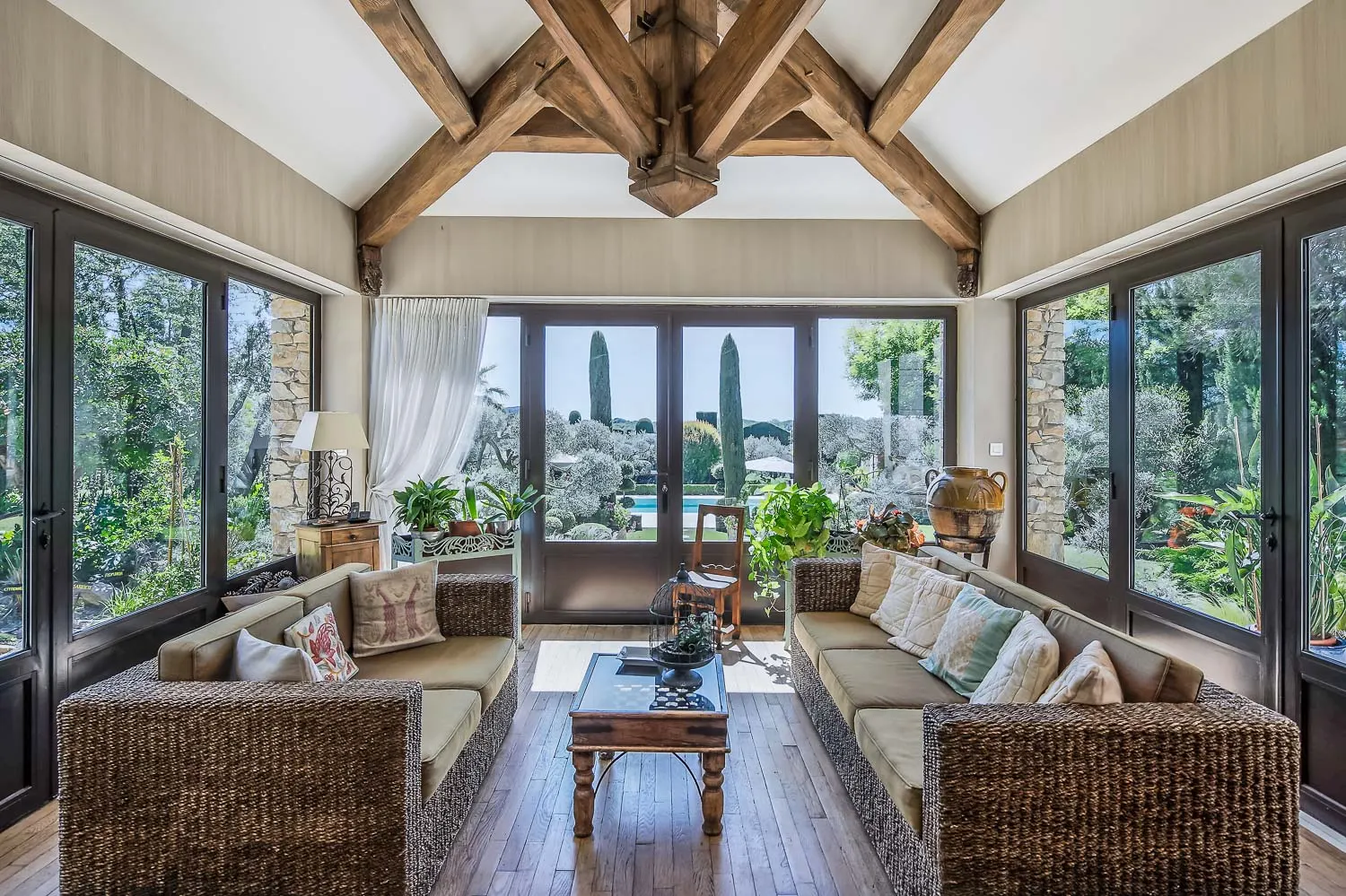 7 nopți la 5-Bedroom Villa with Heated pool, Fontvieille, Provence-Alpes-Côte d'Azur, fotografia 11