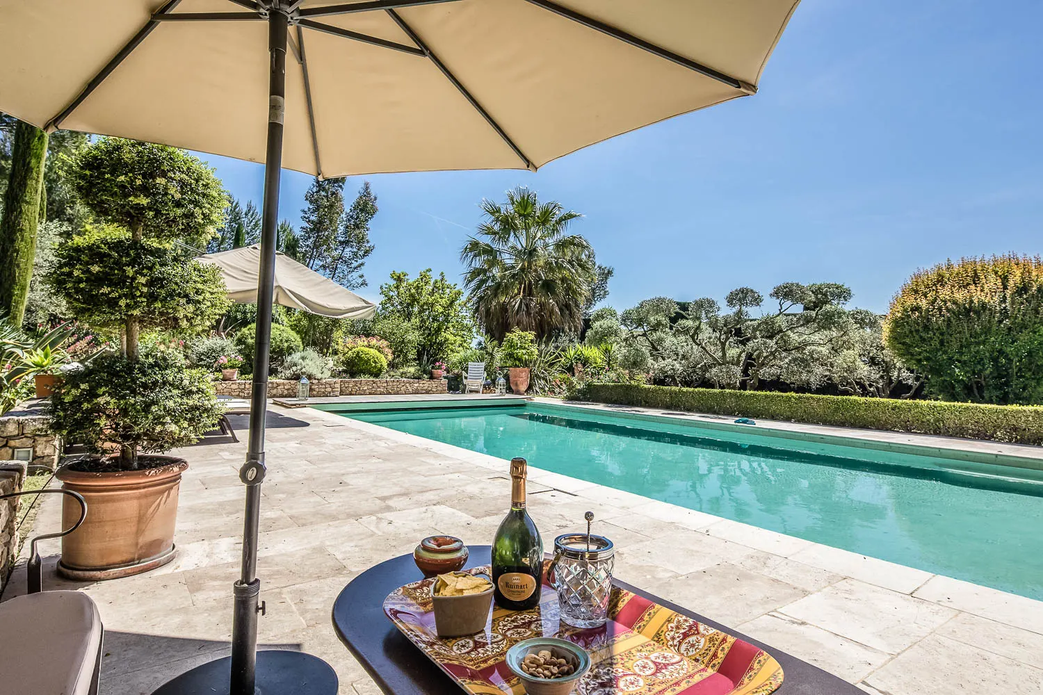 7 nopți la 5-Bedroom Villa with Heated pool, Fontvieille, Provence-Alpes-Côte d'Azur, fotografia 6