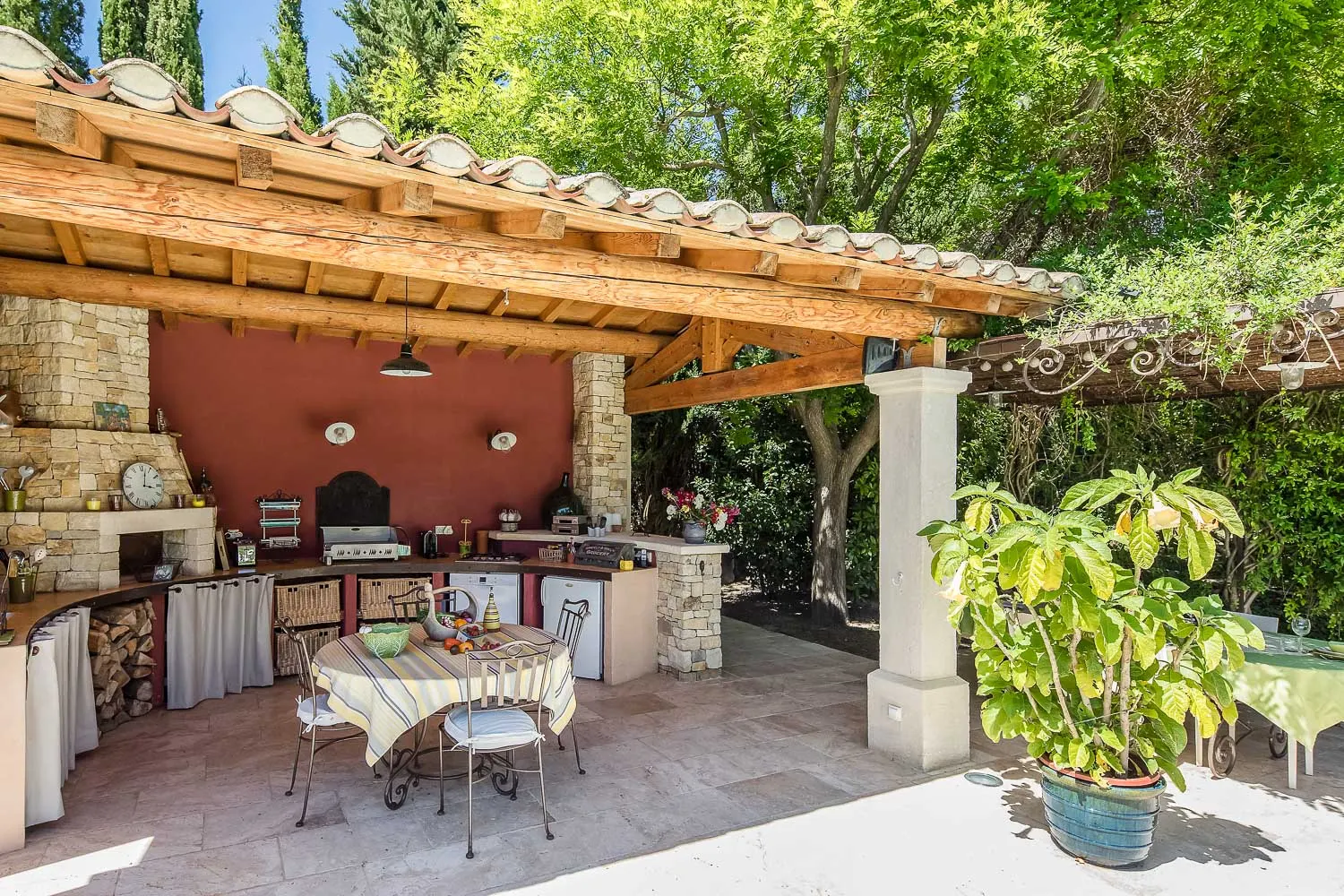 7 nopți la 5-Bedroom Villa with Heated pool, Fontvieille, Provence-Alpes-Côte d'Azur, fotografia 4