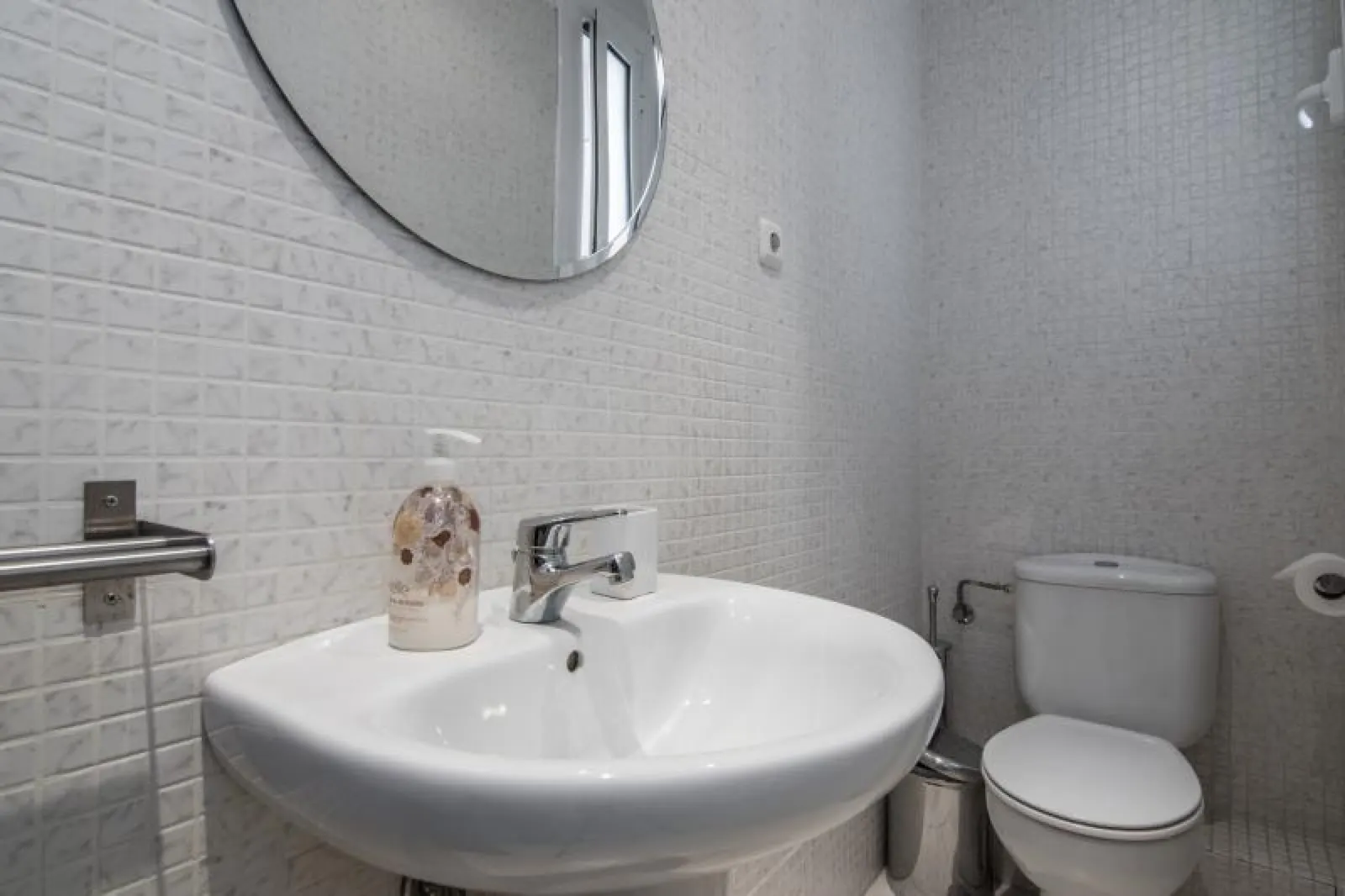 3-Bed Villa with Spa, Barcelona, fotografia 16