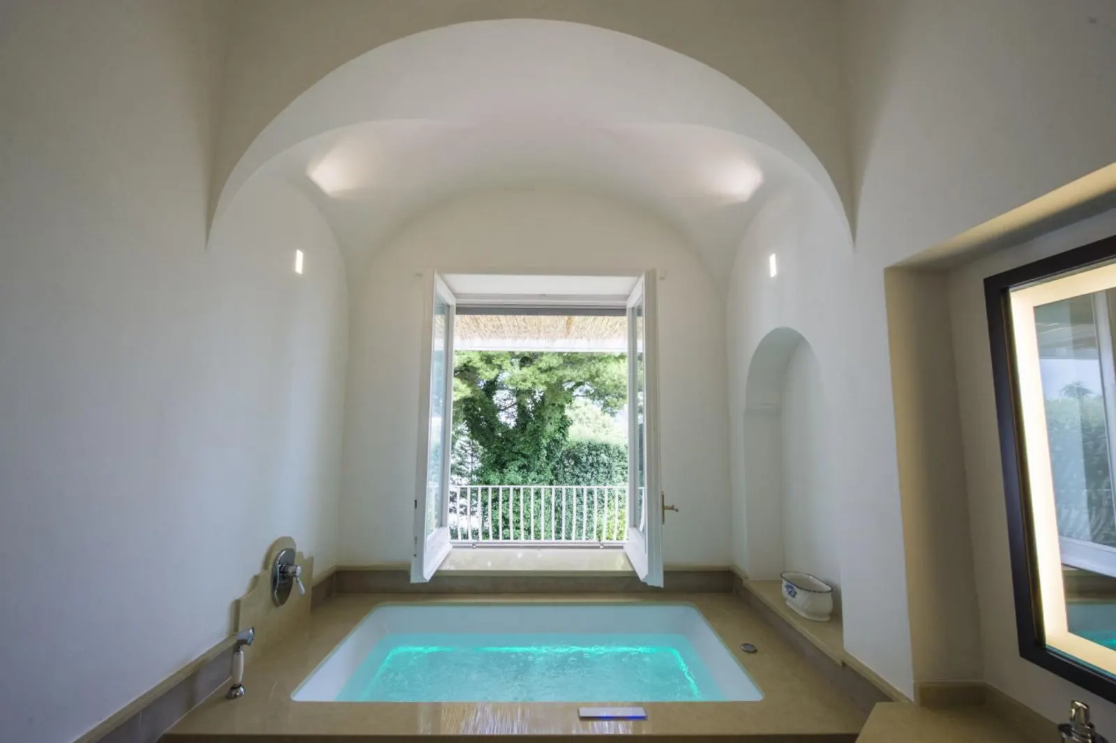 Vilă cu piscină în Capri, fotografia 22