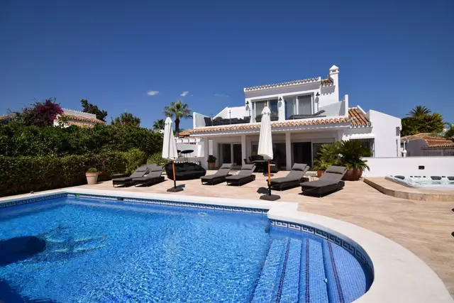 7 nopți la 6-Bedroom Villa with Heated pool, Sleeps 13