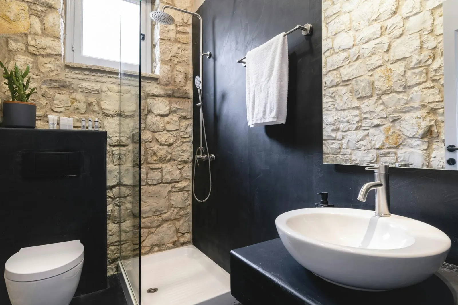 8-Bedroom Estate with Swimming pool, Sleeps 16, photo 34