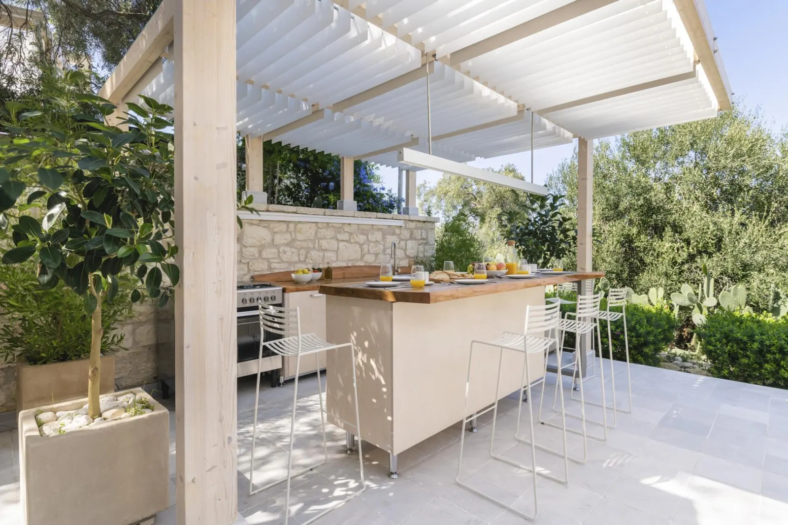 8-Bedroom Estate with Swimming pool, Sleeps 16, photo 8