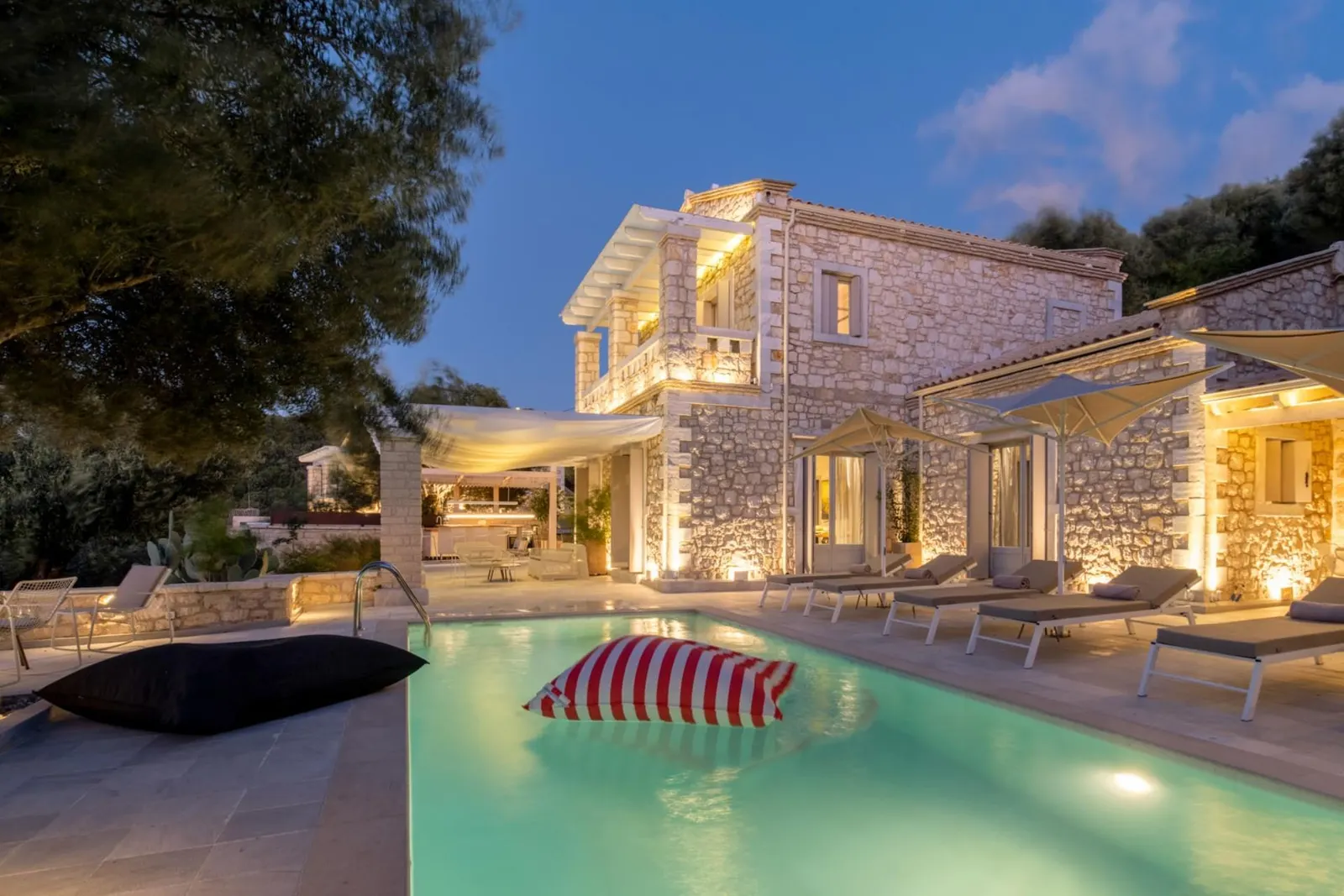 8-Bedroom Estate with Swimming pool, Sleeps 16, photo 9