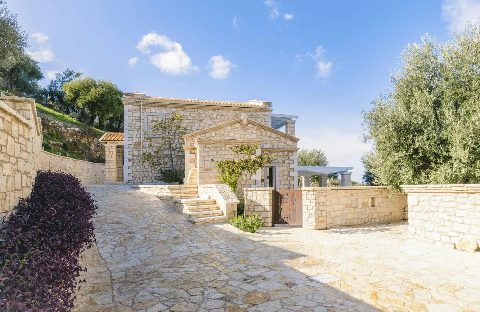 8-Bedroom Estate with Swimming pool, Sleeps 16, photo 37