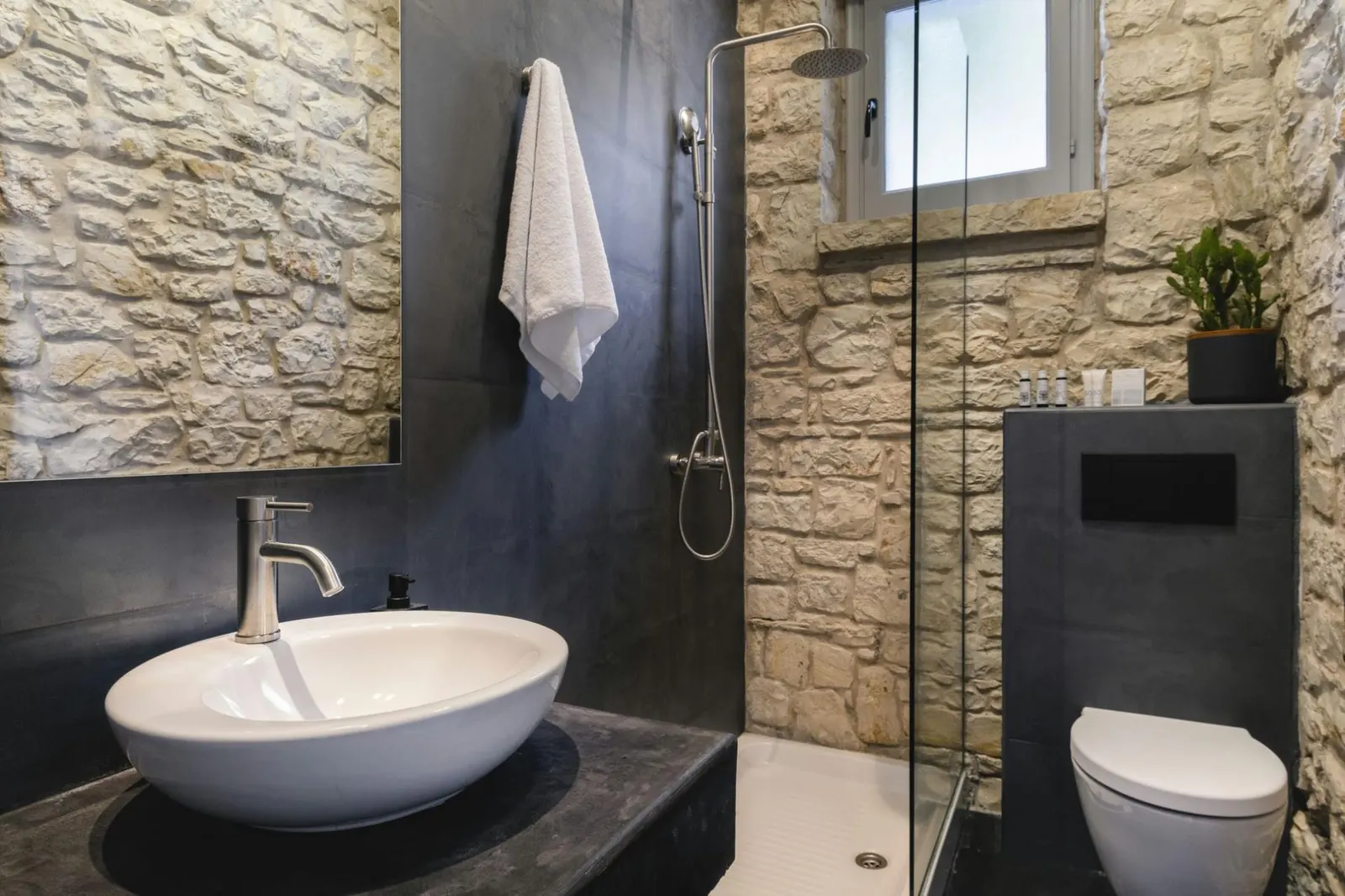 8-Bedroom Estate with Swimming pool, Sleeps 16, photo 25