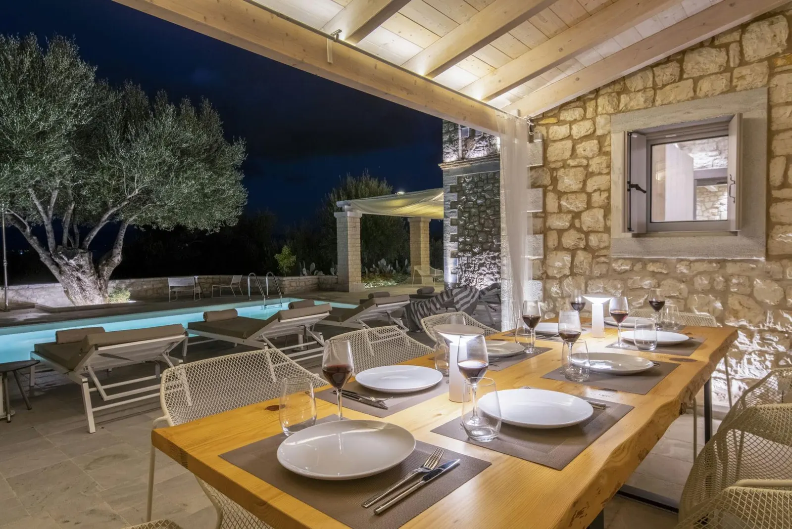 8-Bedroom Estate with Swimming pool, Sleeps 16, photo 13
