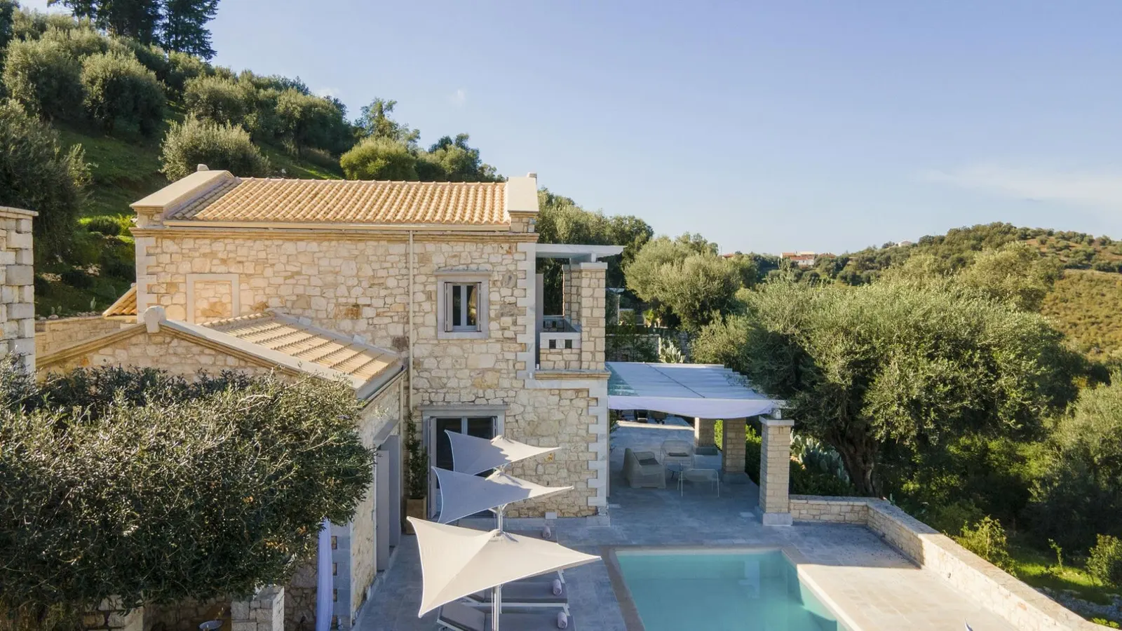 8-Bedroom Estate with Swimming pool, Sleeps 16, photo 2