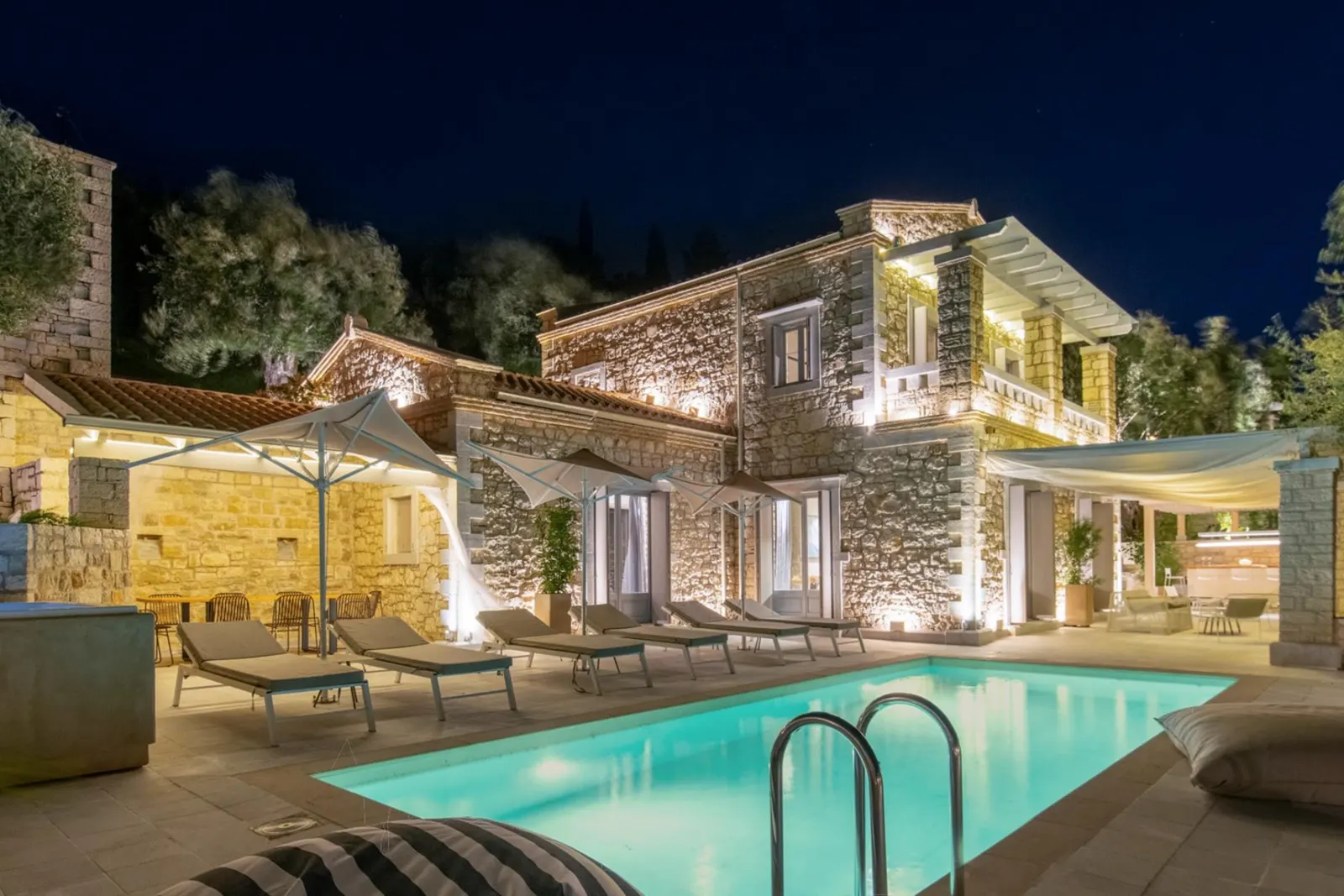 8-Bedroom Estate with Swimming pool, Sleeps 16, photo 4