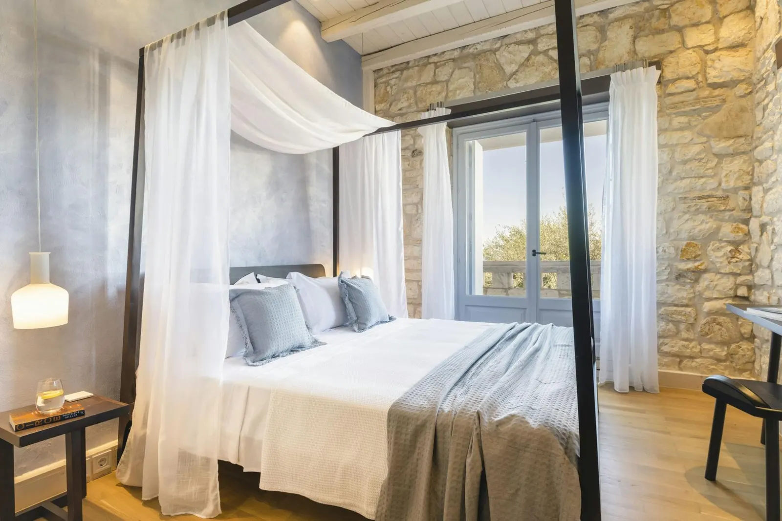 8-Bedroom Estate with Swimming pool, Sleeps 16, photo 21
