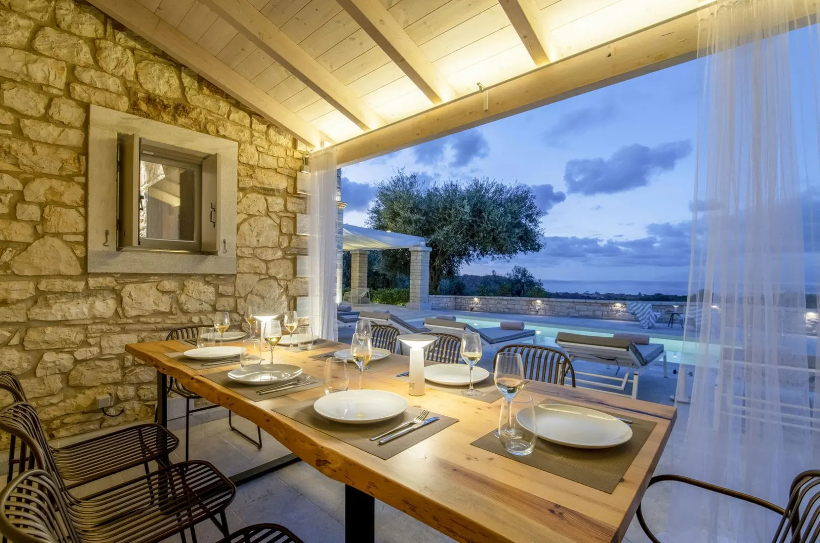 8-Bedroom Estate with Swimming pool, Sleeps 16, photo 6
