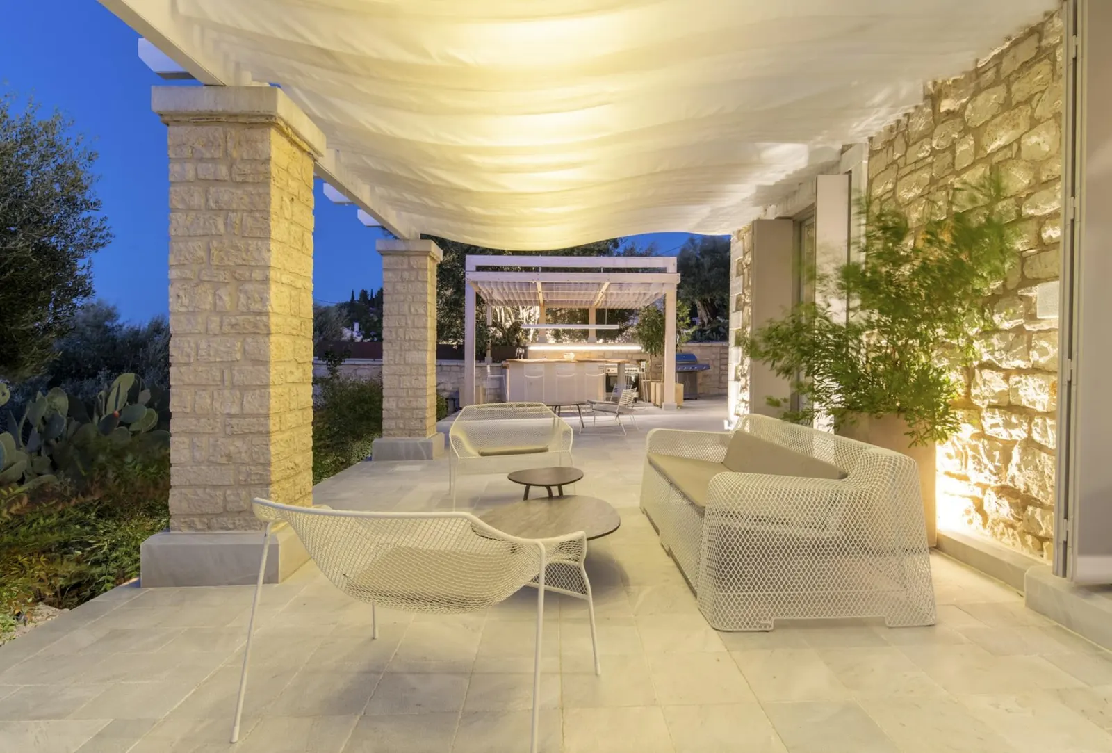 8-Bedroom Estate with Swimming pool, Sleeps 16, photo 14
