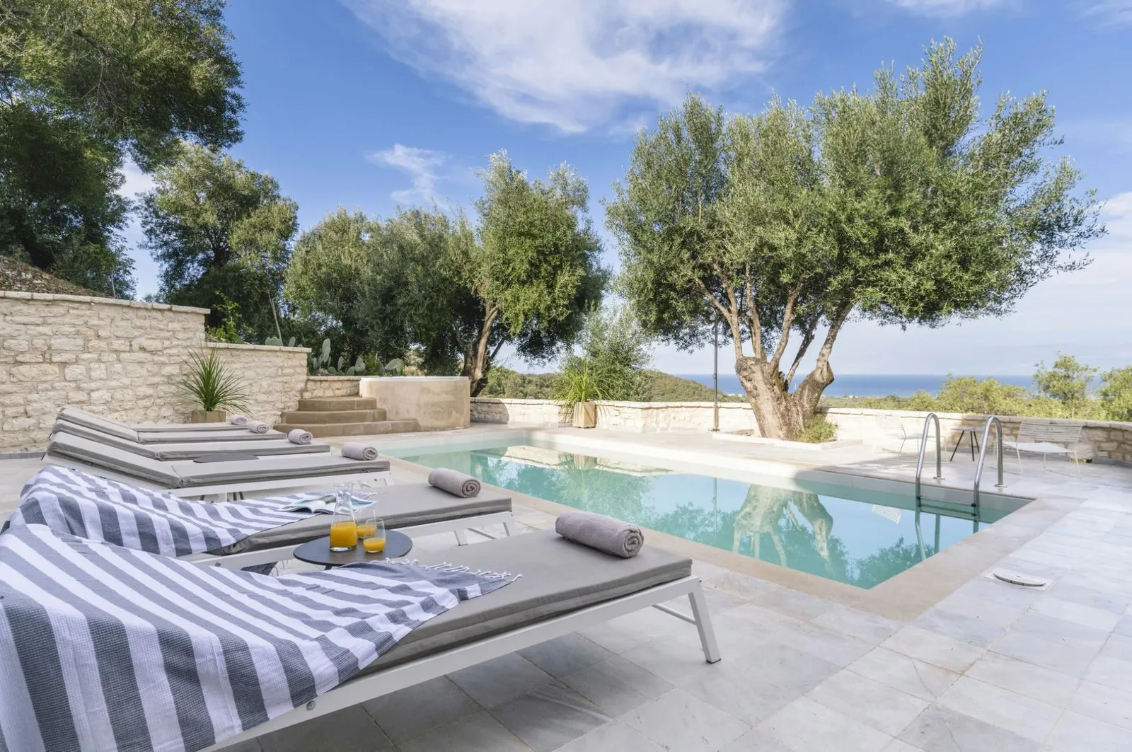 8-Bedroom Estate with Swimming pool, Sleeps 16, photo 10