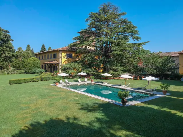 Vilă cu piscină încălzită și jacuzzi în Borgo San Lorenzo