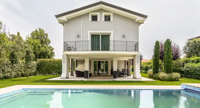 Vilă cu piscină și jacuzzi în Forte dei Marmi